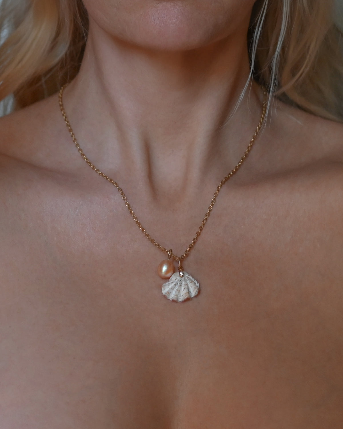 Cream Speckled Scallop | Gold & Gemstone Setting